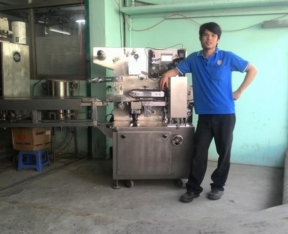 Máy đóng gói bánh kẹo kiểu nằm
